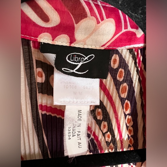 Libra by Design Crinkle Floral Blouse – Size Medium – Made in Canada - Picture 3 of 5